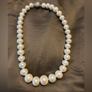 Elegant White Pearl Graduated Necklace